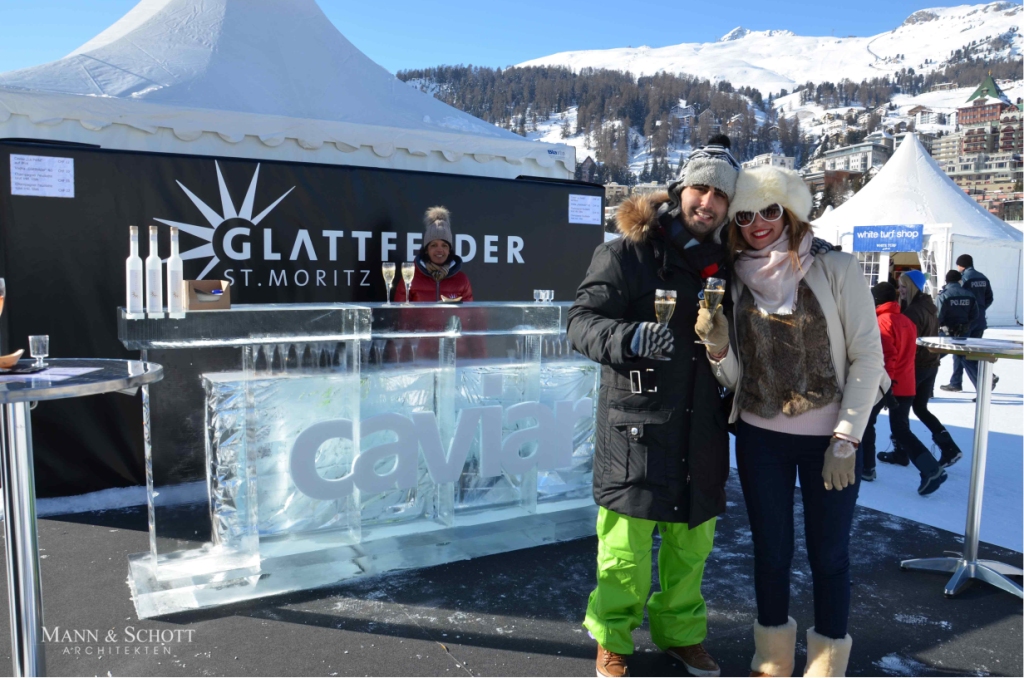 Bar aus Eis beim White Turf in St. Moritz